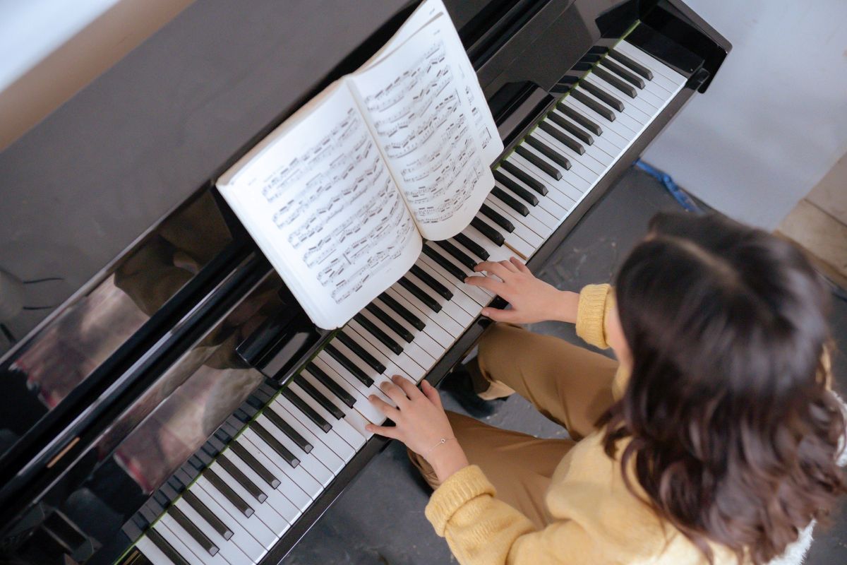 Illustration de cours piano à domicile dans la ville de Lyon